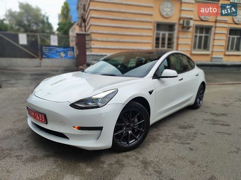 Седан Tesla Model 3 2021 в 