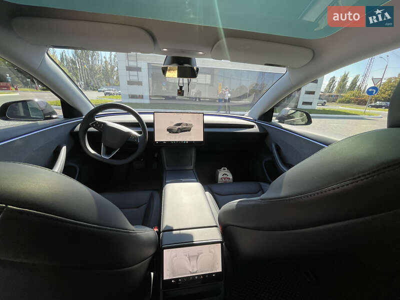Седан Tesla Model 3 2024 в Одесі