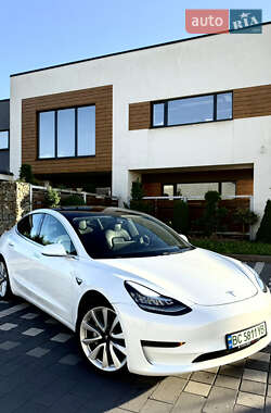 Седан Tesla Model 3 2020 в Стрию