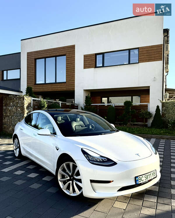 Седан Tesla Model 3 2020 в 