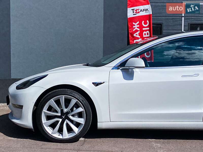 Седан Tesla Model 3 2019 в Киеве