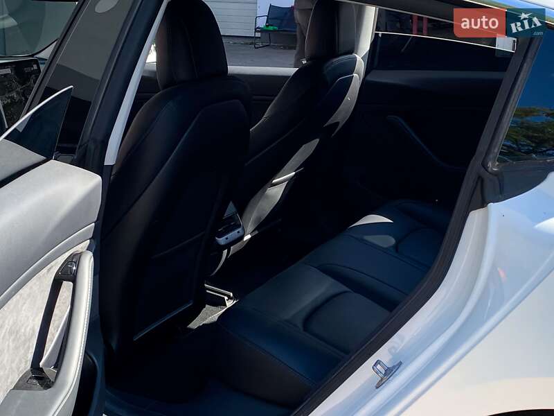 Седан Tesla Model 3 2019 в Киеве