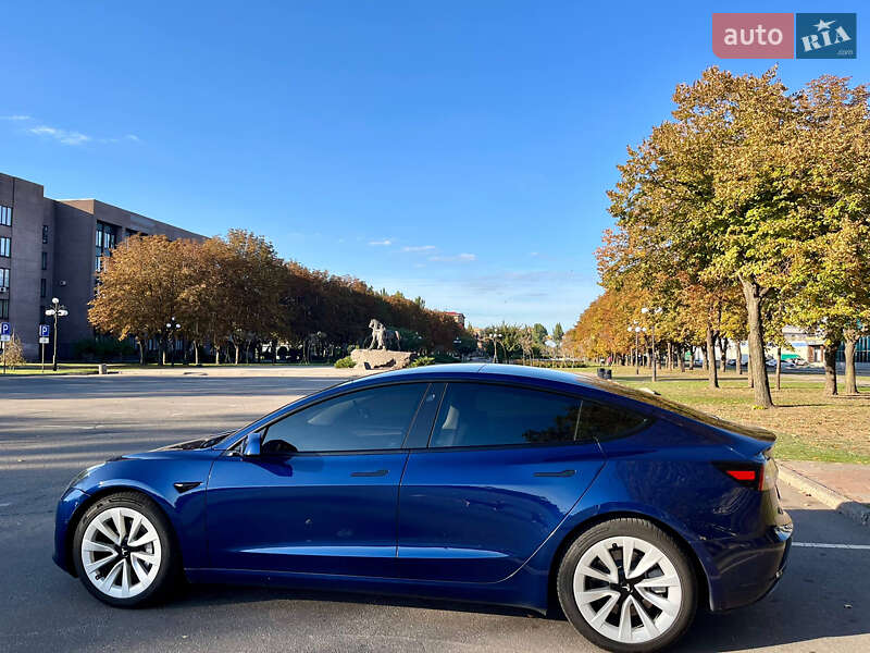 Седан Tesla Model 3 2022 в Киеве