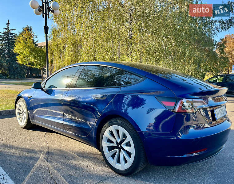 Седан Tesla Model 3 2022 в Киеве