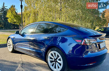 Седан Tesla Model 3 2022 в 
