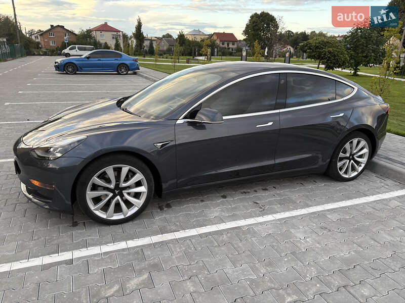 Седан Tesla Model 3 2018 в Львові