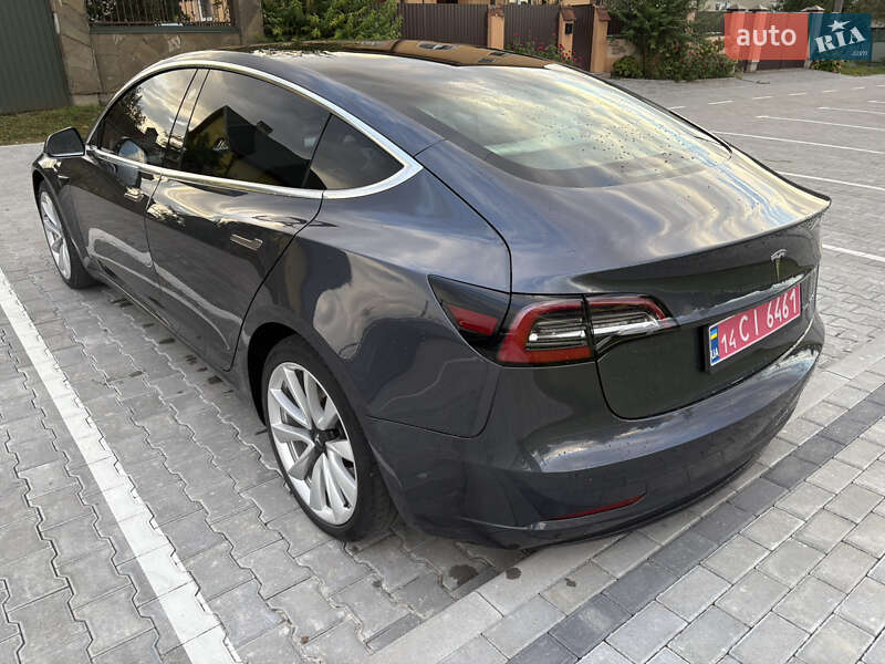 Седан Tesla Model 3 2018 в Львові