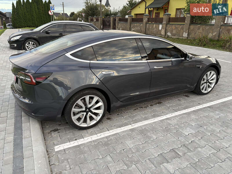 Седан Tesla Model 3 2018 в Львові