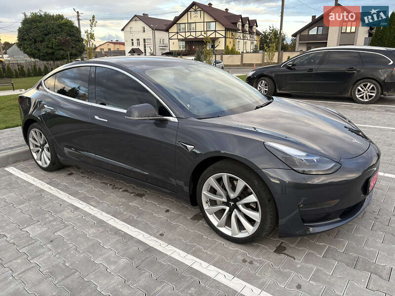 Седан Tesla Model 3 2018 в Львові