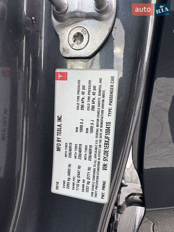 Седан Tesla Model 3 2018 в Львові