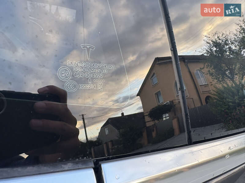 Седан Tesla Model 3 2018 в Львові