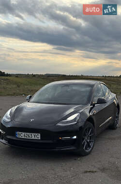 Седан Tesla Model 3 2022 в Львове
