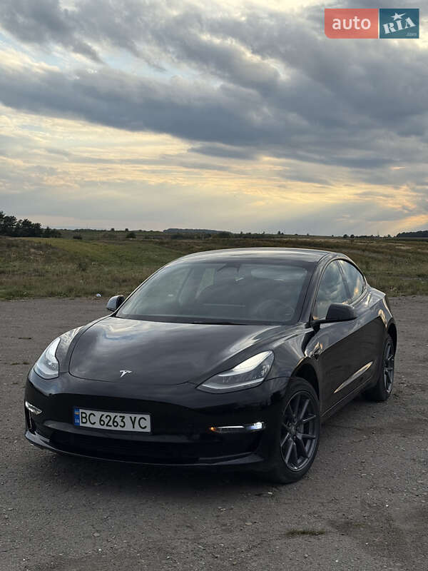 Седан Tesla Model 3 2022 в Львове