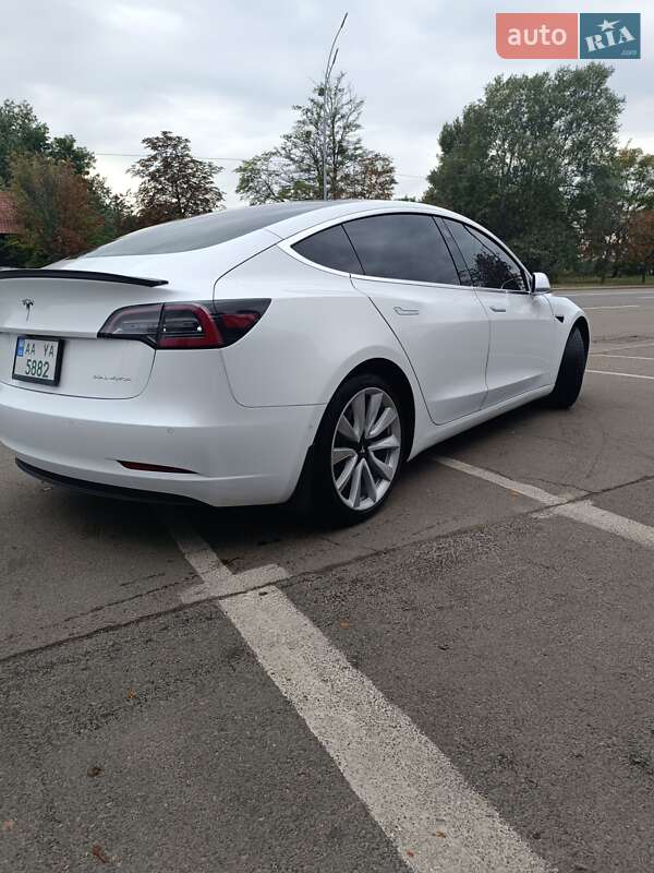 Седан Tesla Model 3 2019 в Києві