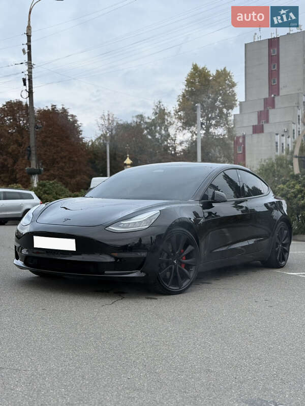 Седан Tesla Model 3 2020 в 