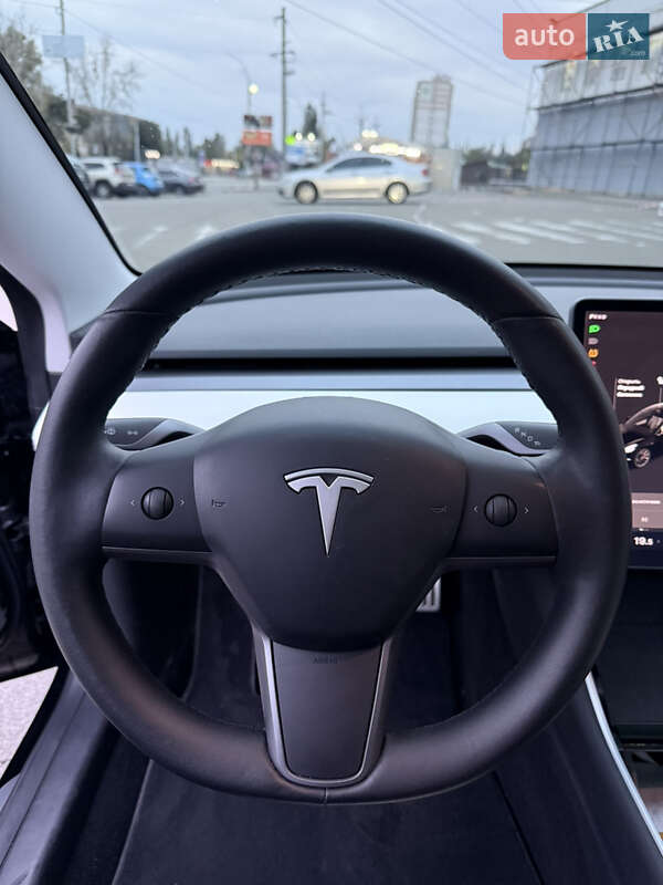 Седан Tesla Model 3 2020 в Києві