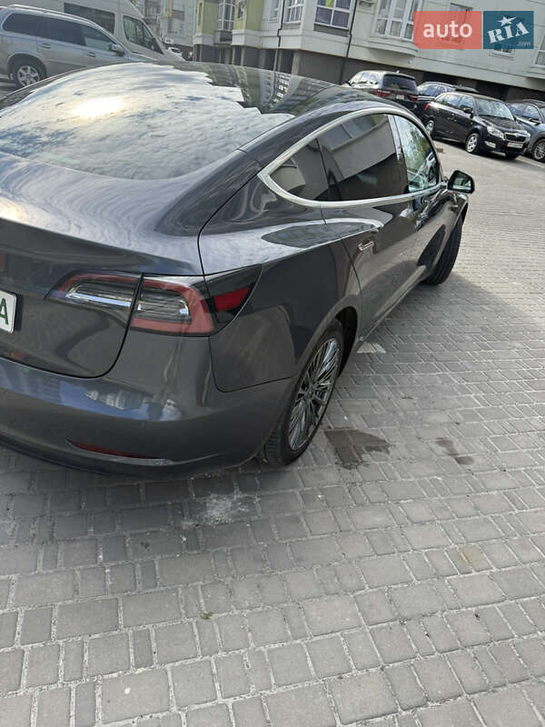 Седан Tesla Model 3 2018 в Івано-Франківську