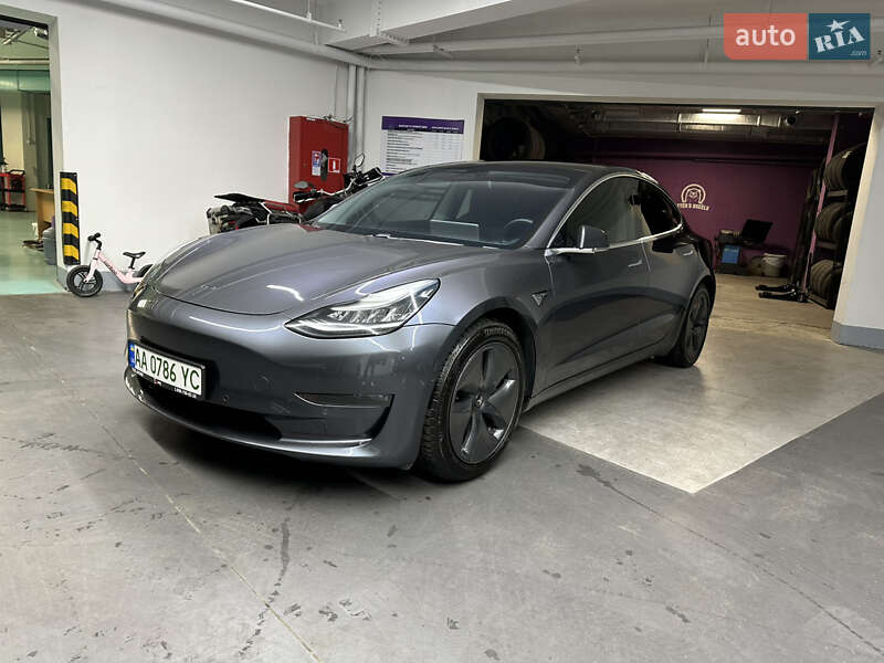 Седан Tesla Model 3 2019 в Киеве