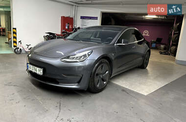 Седан Tesla Model 3 2019 в 