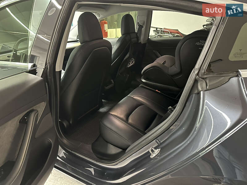 Седан Tesla Model 3 2019 в Киеве