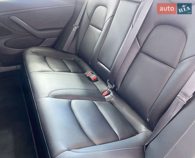 Седан Tesla Model 3 2020 в Львові