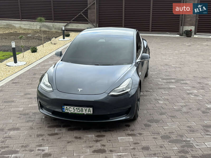 Седан Tesla Model 3 2020 в Львове