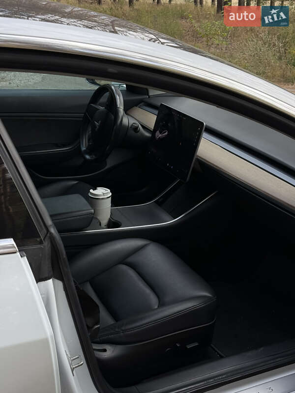 Седан Tesla Model 3 2018 в Днепре