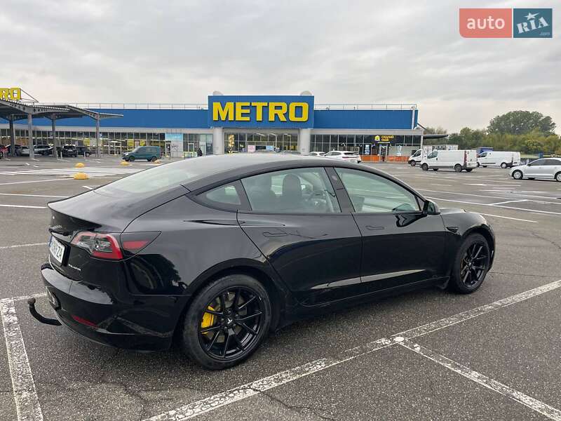 Седан Tesla Model 3 2023 в Киеве