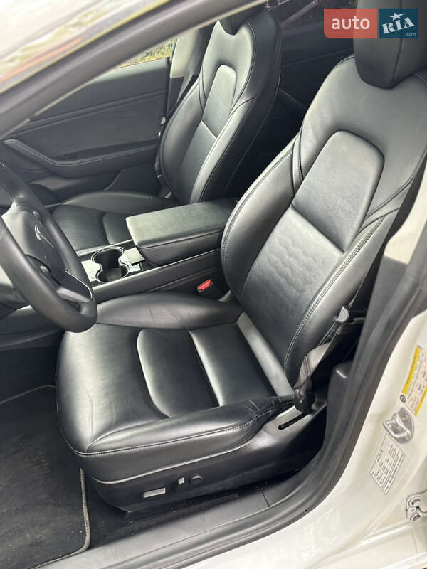 Седан Tesla Model 3 2019 в Дніпрі
