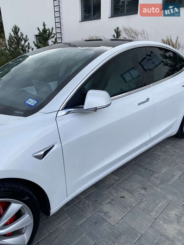 Седан Tesla Model 3 2019 в Луцьку