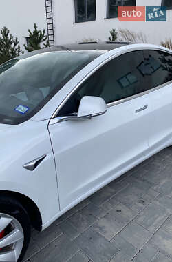 Седан Tesla Model 3 2019 в 