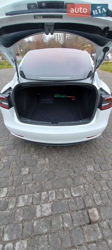 Седан Tesla Model 3 2018 в Львові