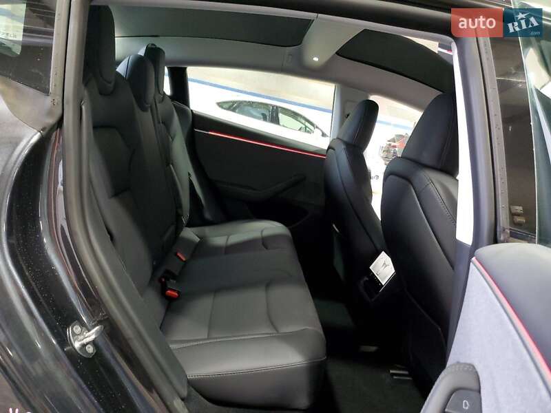 Седан Tesla Model 3 2024 в Києві