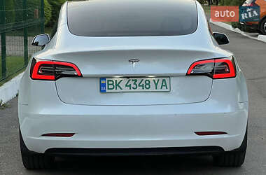 Седан Tesla Model 3 2021 в 