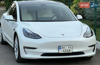 Седан Tesla Model 3 2021 в 