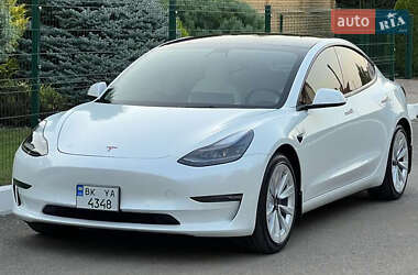 Седан Tesla Model 3 2021 в 