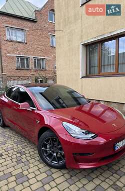 Седан Tesla Model 3 2018 в Львові