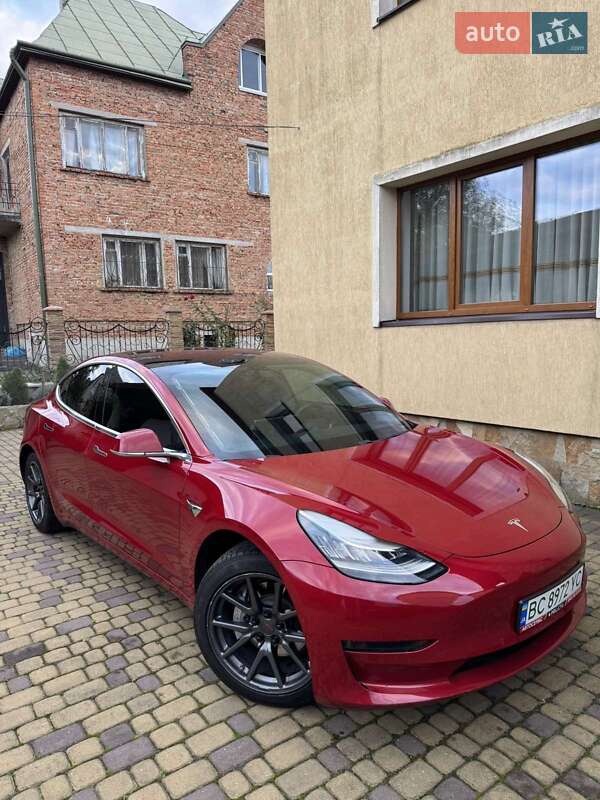 Седан Tesla Model 3 2018 в Львове
