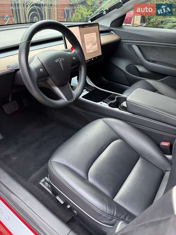 Седан Tesla Model 3 2018 в Львове