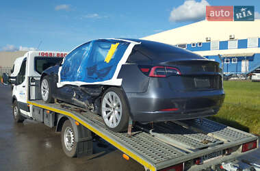 Седан Tesla Model 3 2022 в 
