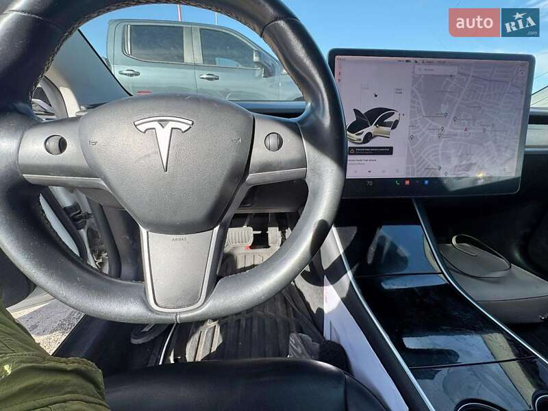 Седан Tesla Model 3 2019 в Полтаві