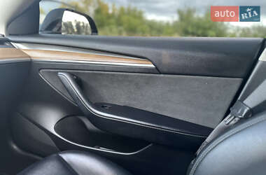 Седан Tesla Model 3 2022 в 