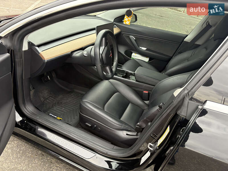 Седан Tesla Model 3 2019 в Киеве