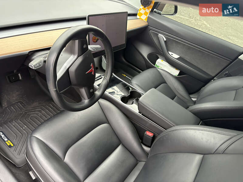 Седан Tesla Model 3 2019 в Киеве
