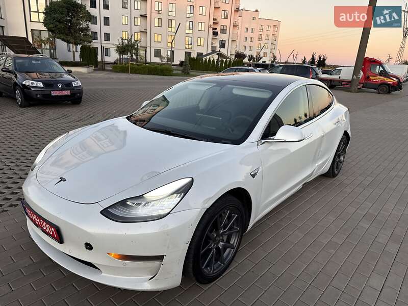Седан Tesla Model 3 2020 в Луцьку