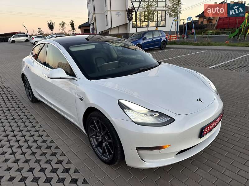Седан Tesla Model 3 2020 в Луцьку