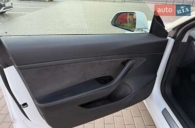 Седан Tesla Model 3 2020 в 