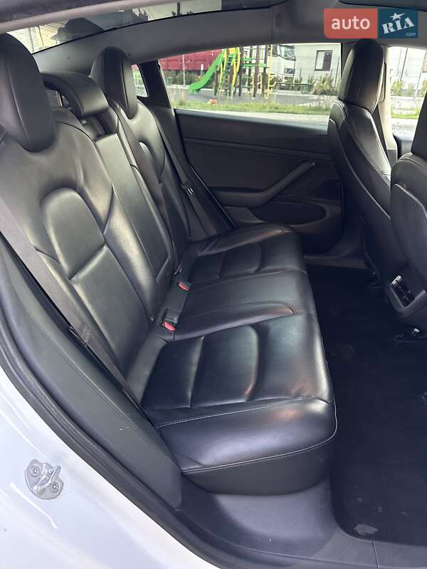 Седан Tesla Model 3 2020 в Луцьку