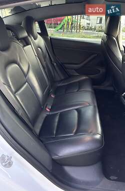 Седан Tesla Model 3 2020 в 