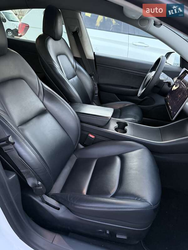 Седан Tesla Model 3 2020 в Луцьку
